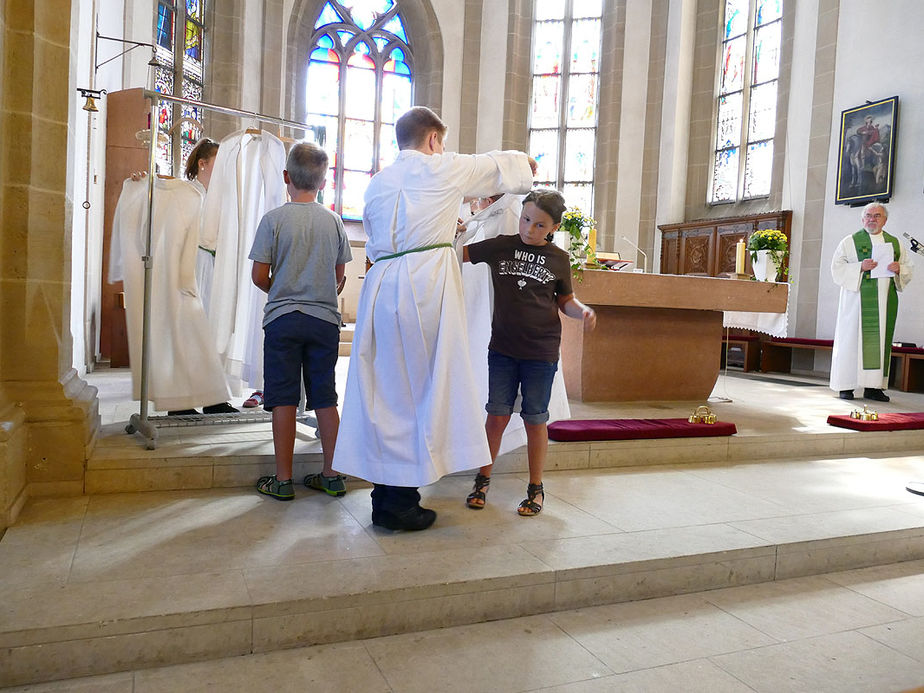 Die neuen Messdiener in St. Crescentius (Foto: Karl-Franz Thiede)